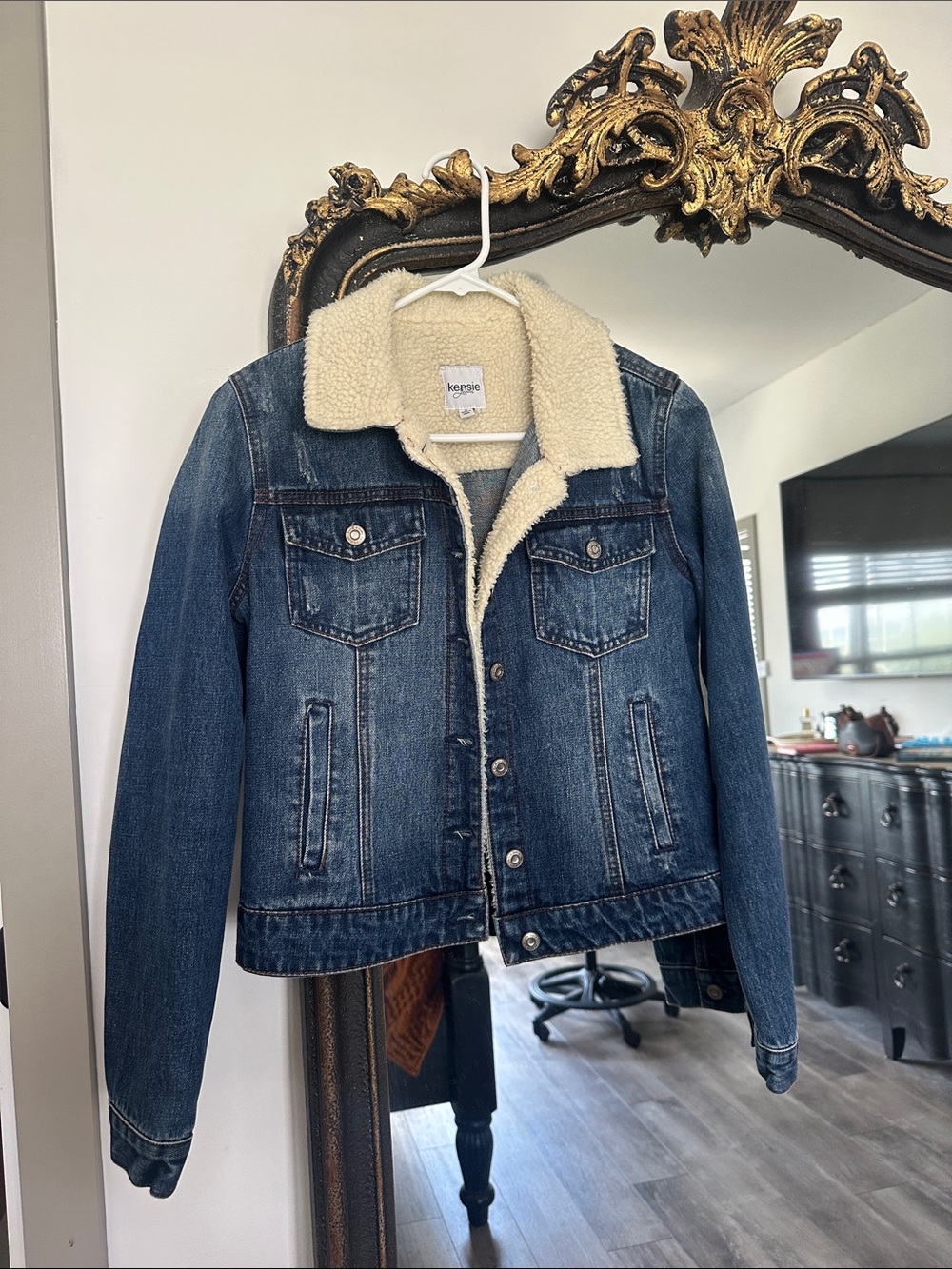 Jean Jacket Denim with Sherpa-Lined Collar - vintage Y2K